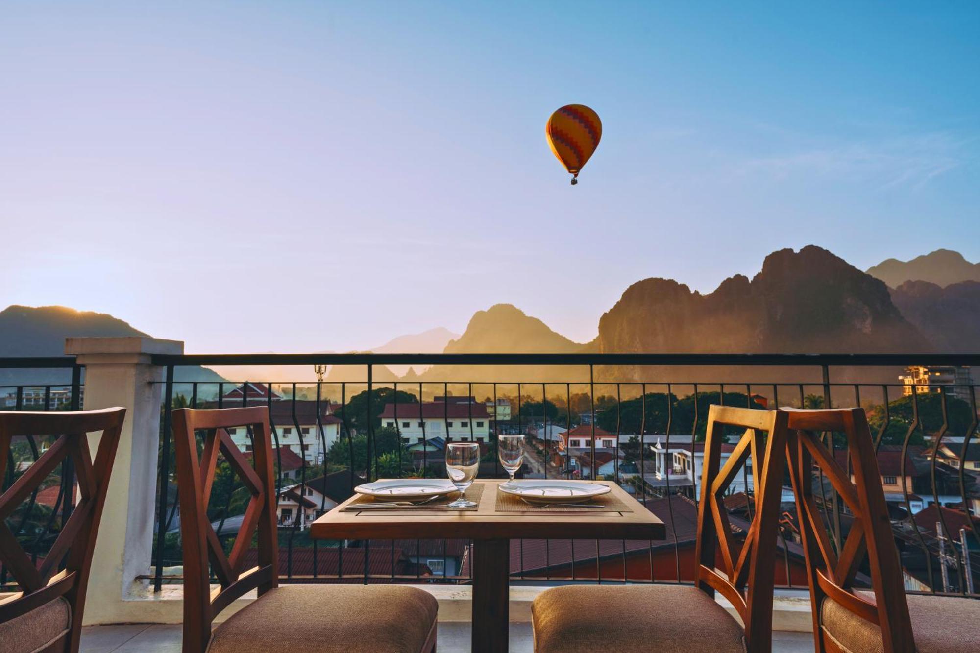 Oudomsin Vangvieng Hotel Vang Vieng Ngoại thất bức ảnh